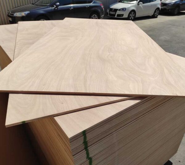 Κόντρα πλακέ OKOUME ΙΣΠΑΝΙΑΣ