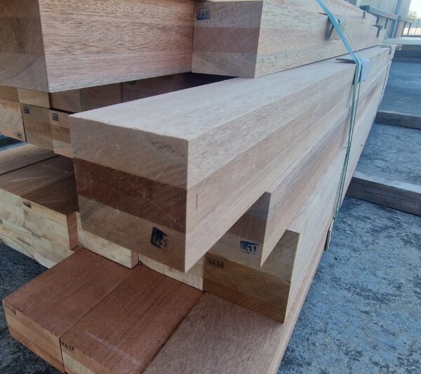 MERANTI AB Paint Grade 82x86 (D - K - D)